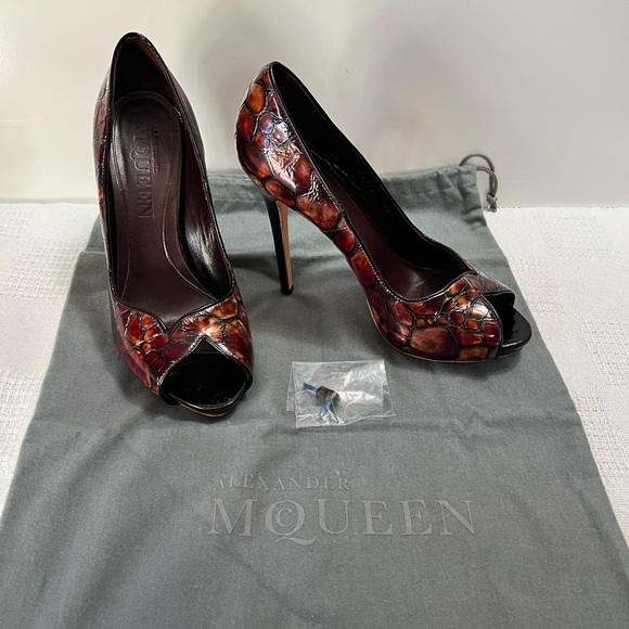 Alexander McQueen - Picture 12 of 15